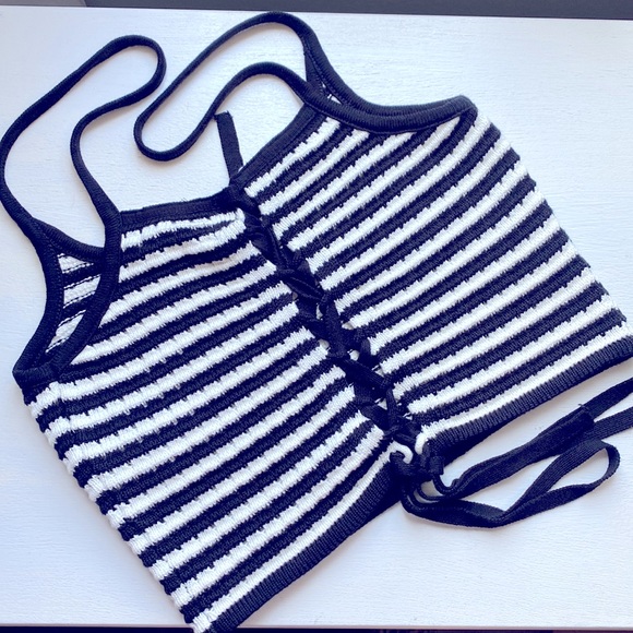 ✨4🛒 $20 ✨  Forever 21 B&W Striped Knit Lace-Up Back Tank Top Sz. M/S  Crop Top - Picture 3 of 12